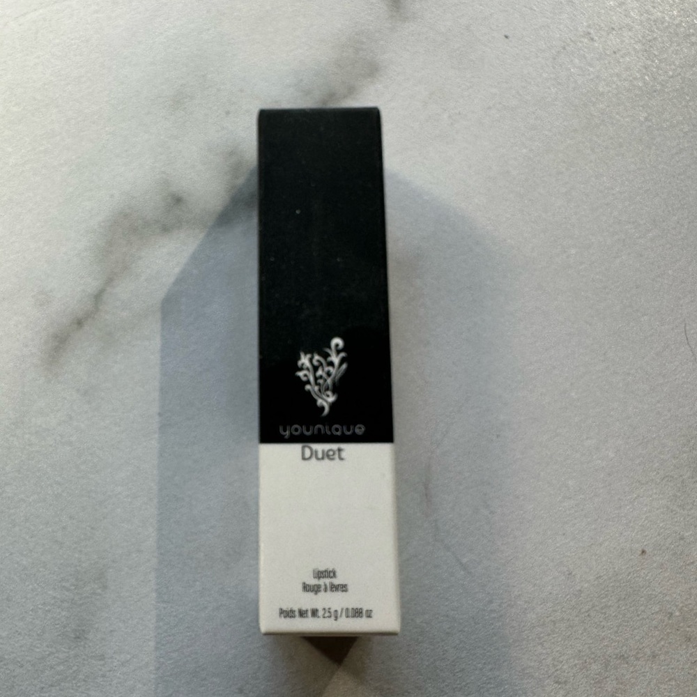 Younique Duet lipstick in Seeing Double BNIB